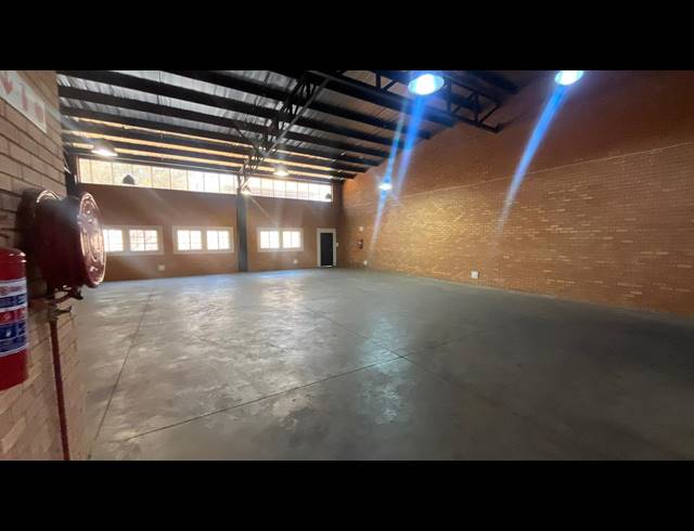 300M² WAREHOUSE TO LET IN N4 GATEWAY INDUSTRIAL PARK